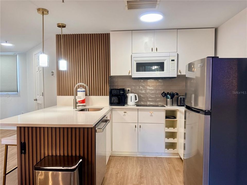 For Sale: $265,000 (2 beds, 2 baths, 578 Square Feet)