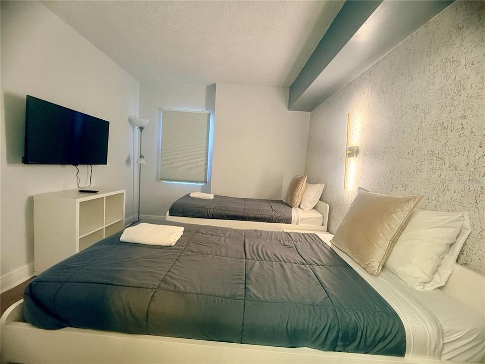 For Sale: $265,000 (2 beds, 2 baths, 578 Square Feet)