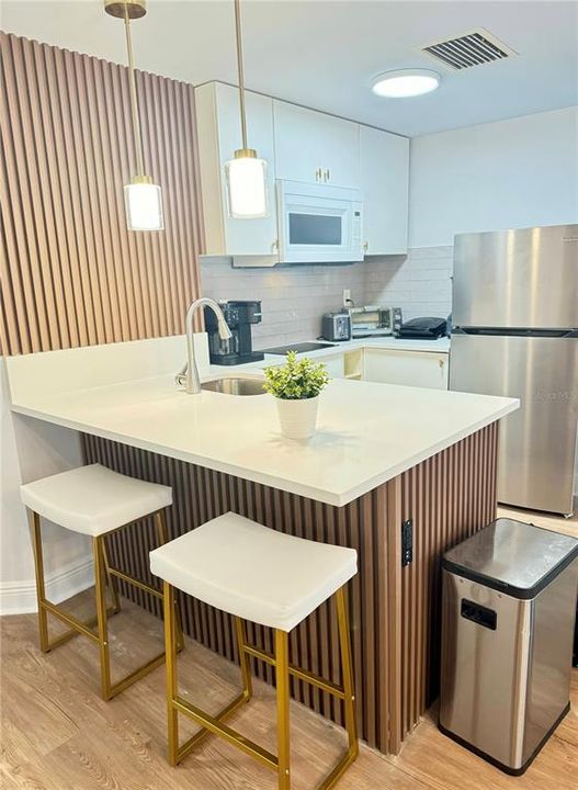 For Sale: $265,000 (2 beds, 2 baths, 578 Square Feet)