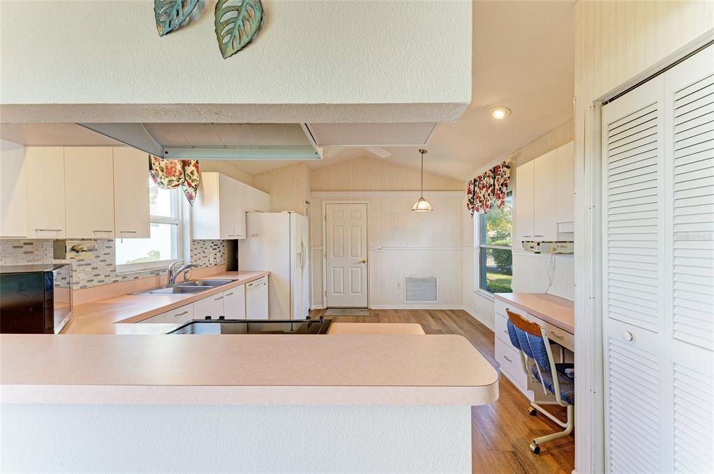 For Sale: $425,000 (2 beds, 2 baths, 1537 Square Feet)