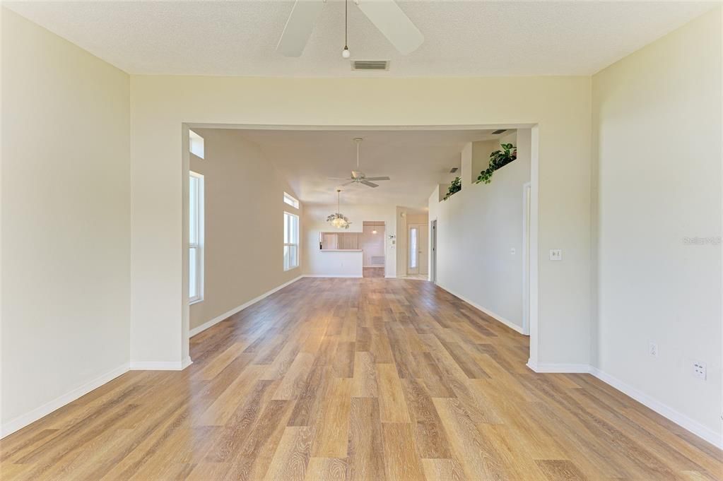 For Sale: $425,000 (2 beds, 2 baths, 1537 Square Feet)