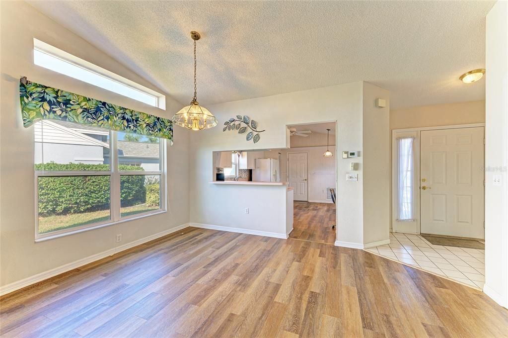 For Sale: $425,000 (2 beds, 2 baths, 1537 Square Feet)