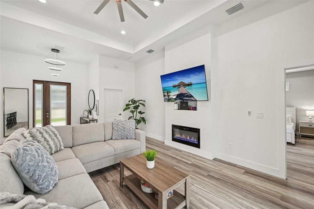 For Sale: $600,000 (3 beds, 3 baths, 1830 Square Feet)