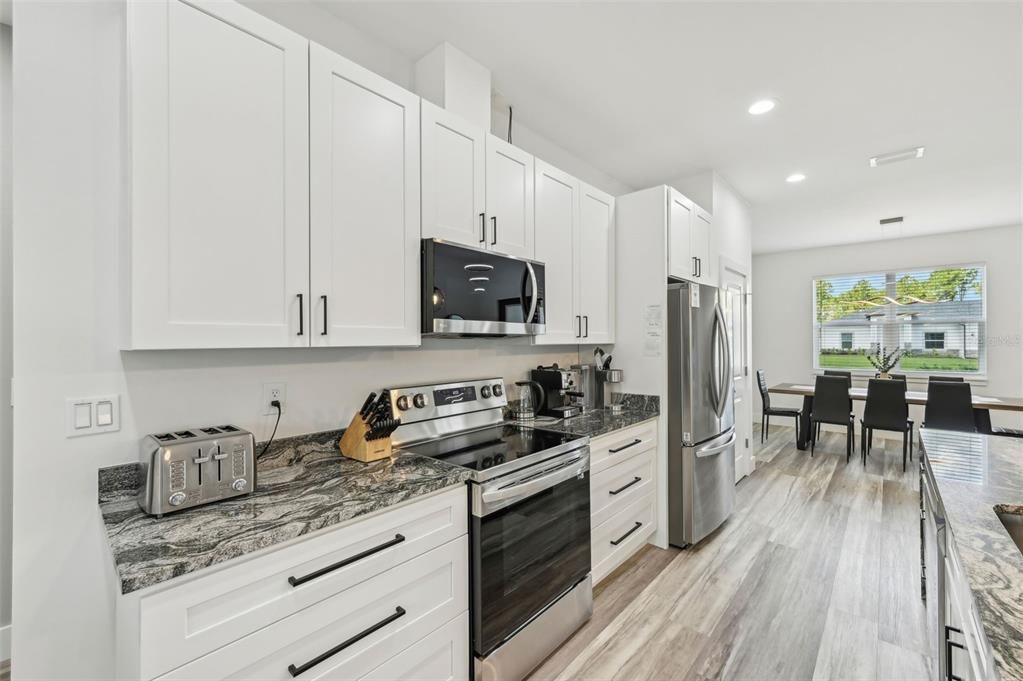 For Sale: $600,000 (3 beds, 3 baths, 1830 Square Feet)