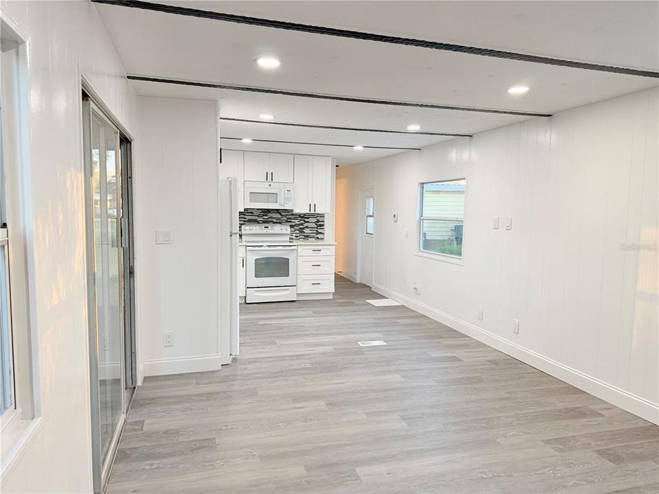 待售: $94,900 (2 贝兹, 2 浴室, 672 平方英尺)