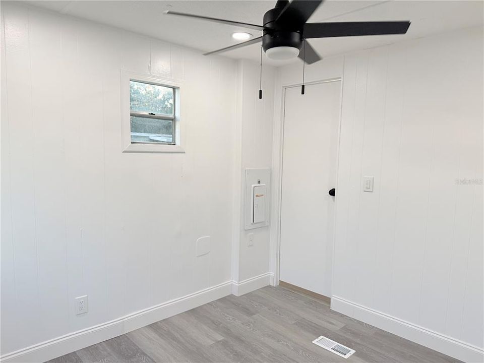 待售: $94,900 (2 贝兹, 2 浴室, 672 平方英尺)