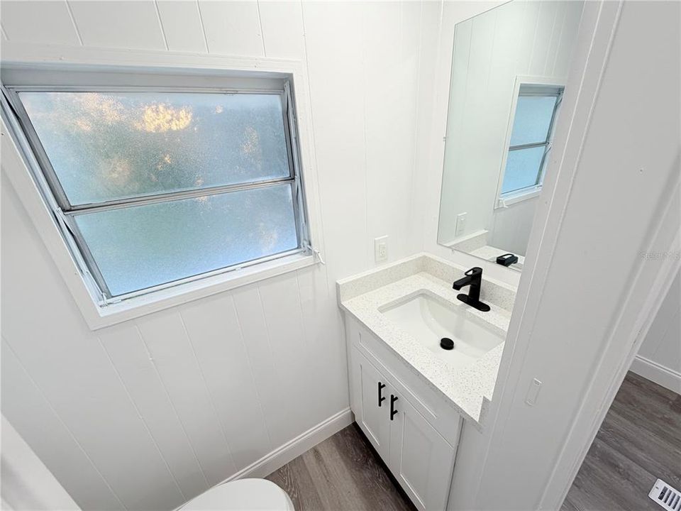 待售: $94,900 (2 贝兹, 2 浴室, 672 平方英尺)