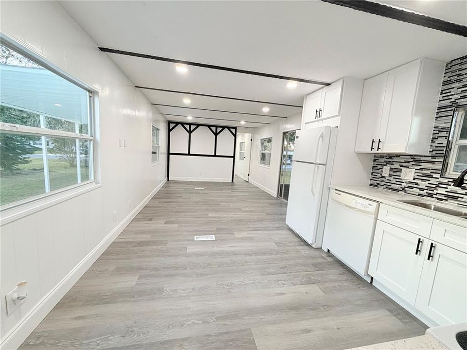 待售: $94,900 (2 贝兹, 2 浴室, 672 平方英尺)