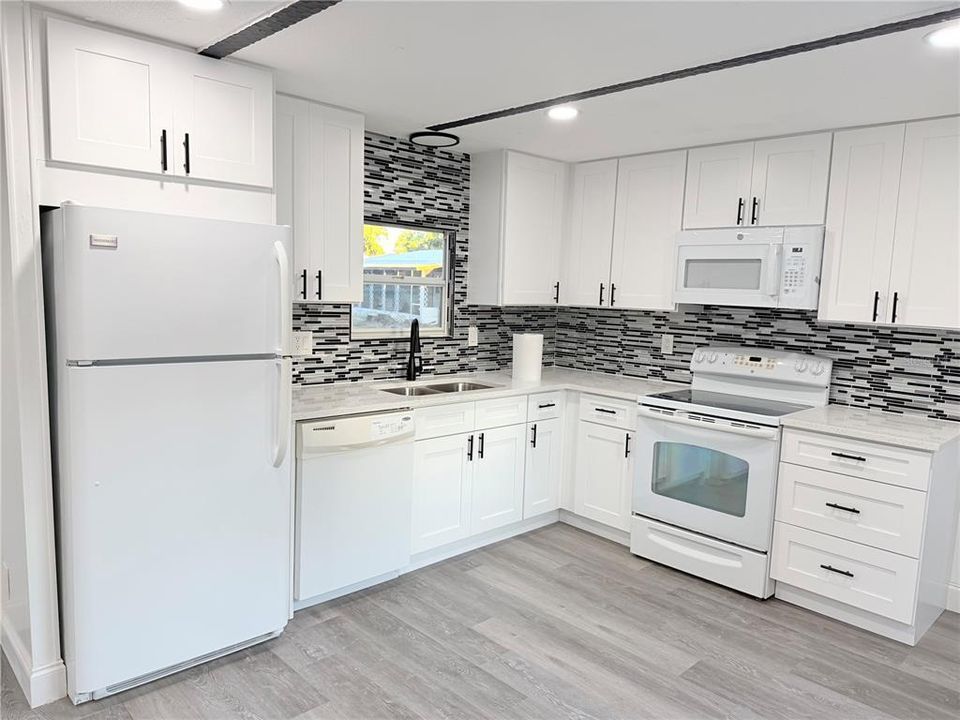 待售: $94,900 (2 贝兹, 2 浴室, 672 平方英尺)