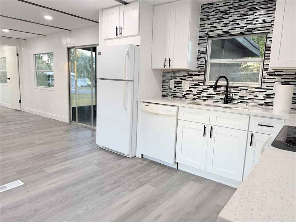 待售: $94,900 (2 贝兹, 2 浴室, 672 平方英尺)