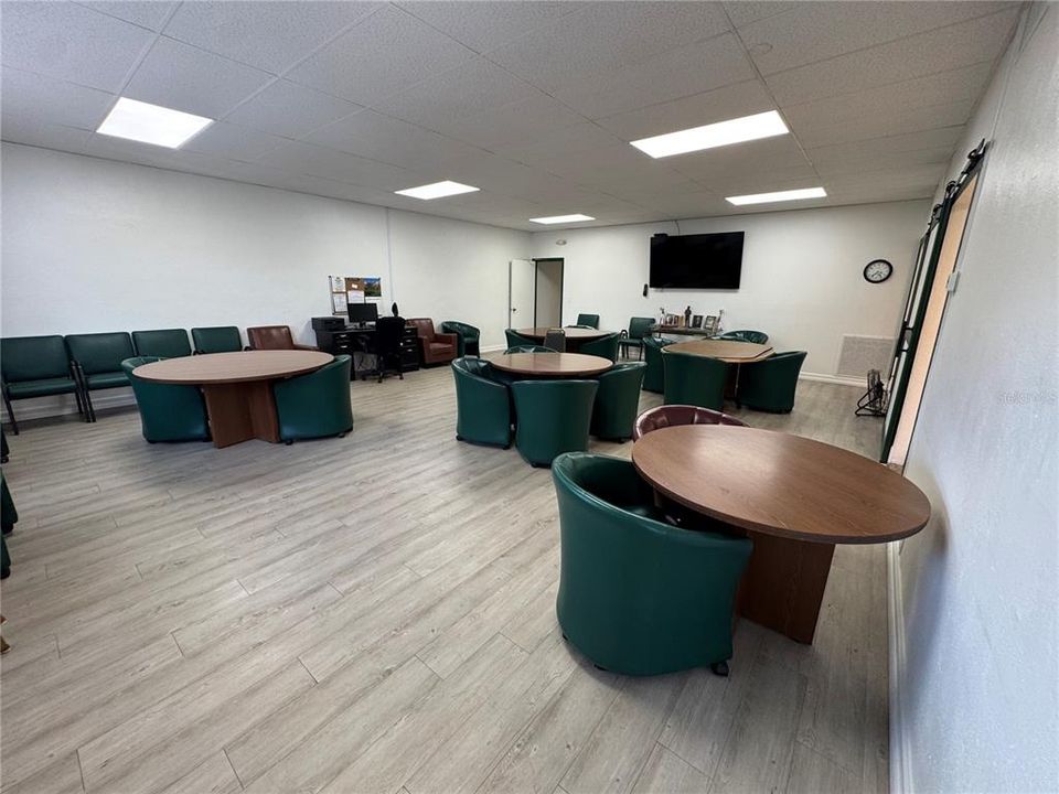 待售: $94,900 (2 贝兹, 2 浴室, 672 平方英尺)