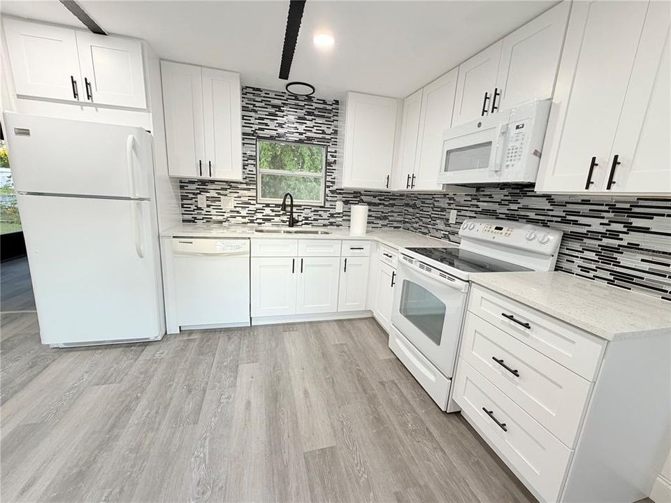 待售: $94,900 (2 贝兹, 2 浴室, 672 平方英尺)