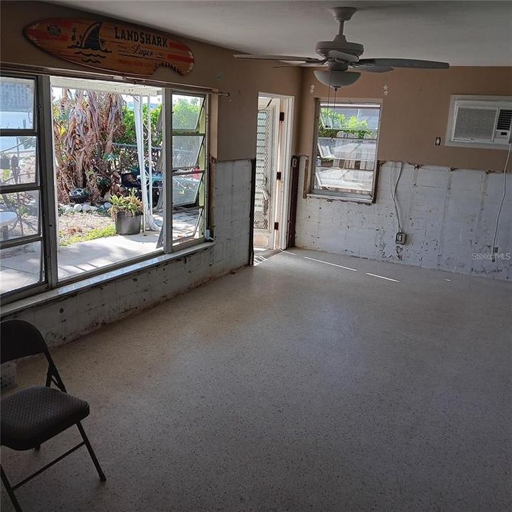 待售: $1,295,000 (0.14 acres)