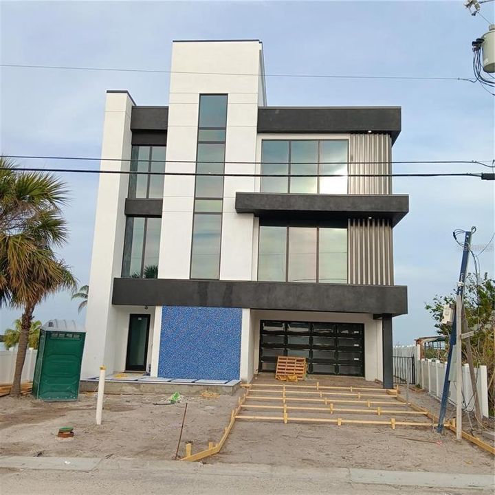 待售: $1,295,000 (0.14 acres)