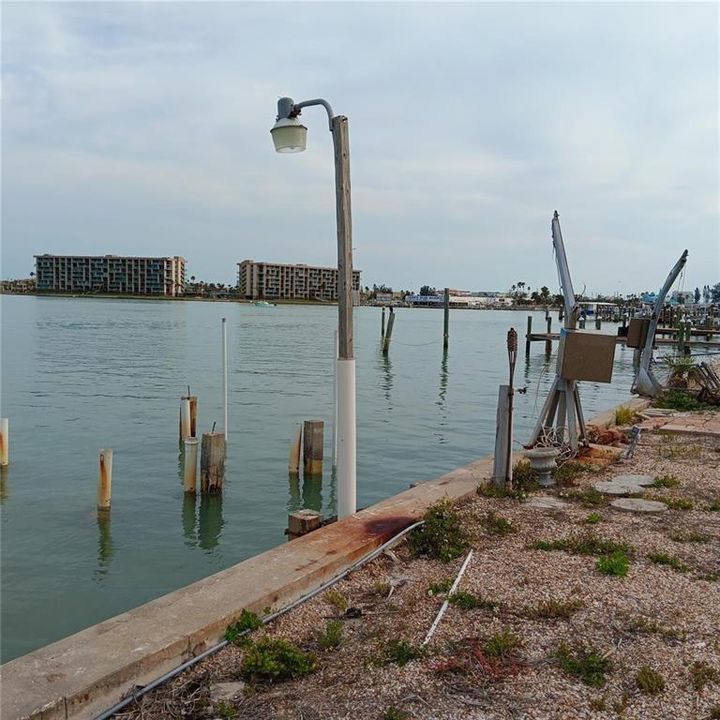 待售: $1,295,000 (0.14 acres)