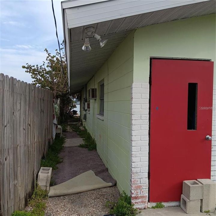 待售: $1,295,000 (0.14 acres)