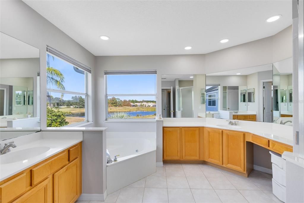 En Venta: $679,000 (5 camas, 3 baños, 3232 Pies cuadrados)