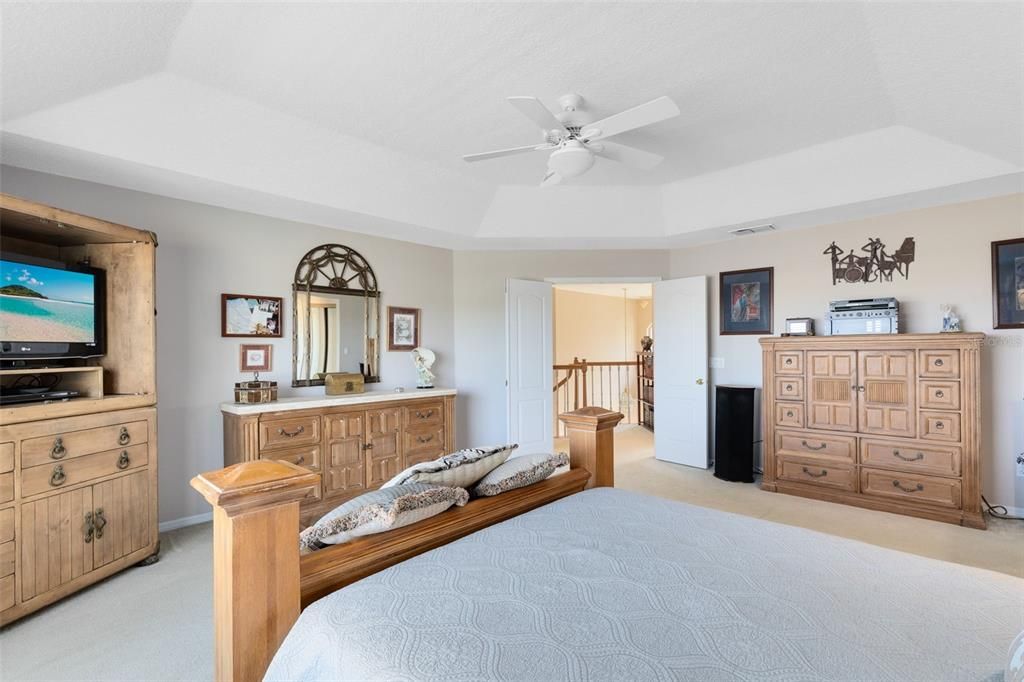 En Venta: $679,000 (5 camas, 3 baños, 3232 Pies cuadrados)