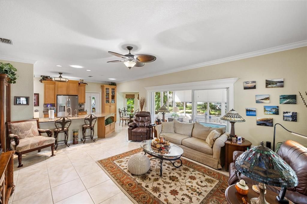 Под контрактом: $268,000 (2 спален, 2 ванн, 1364 Квадратных фут)