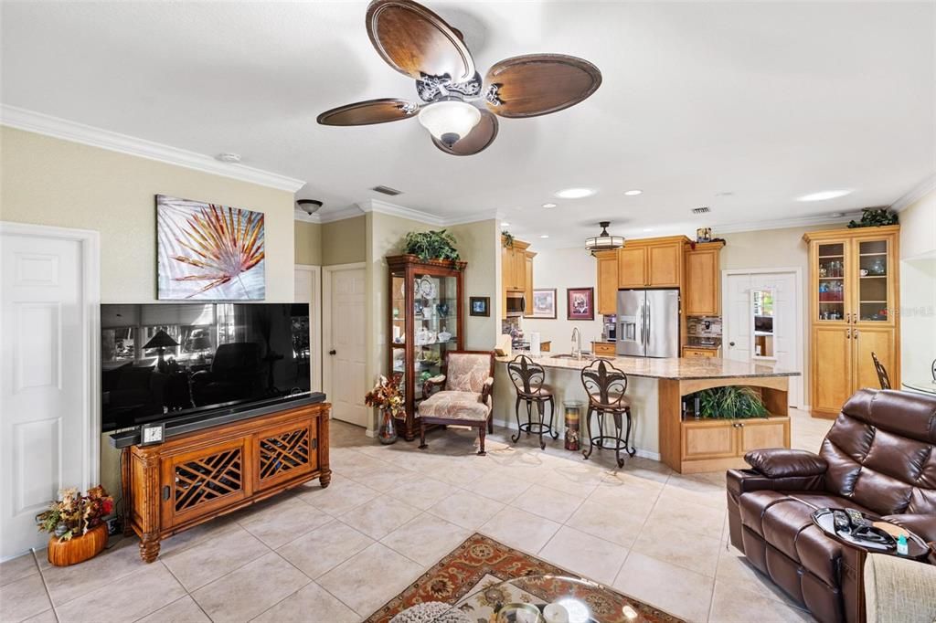 Под контрактом: $268,000 (2 спален, 2 ванн, 1364 Квадратных фут)