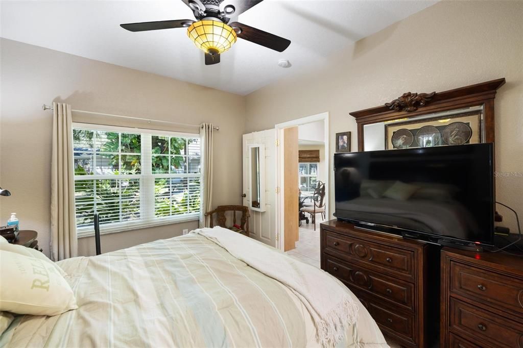 Под контрактом: $268,000 (2 спален, 2 ванн, 1364 Квадратных фут)