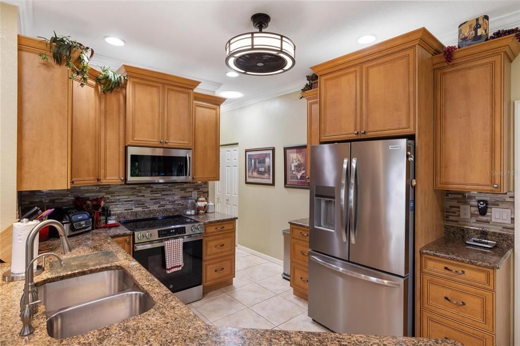 Под контрактом: $268,000 (2 спален, 2 ванн, 1364 Квадратных фут)