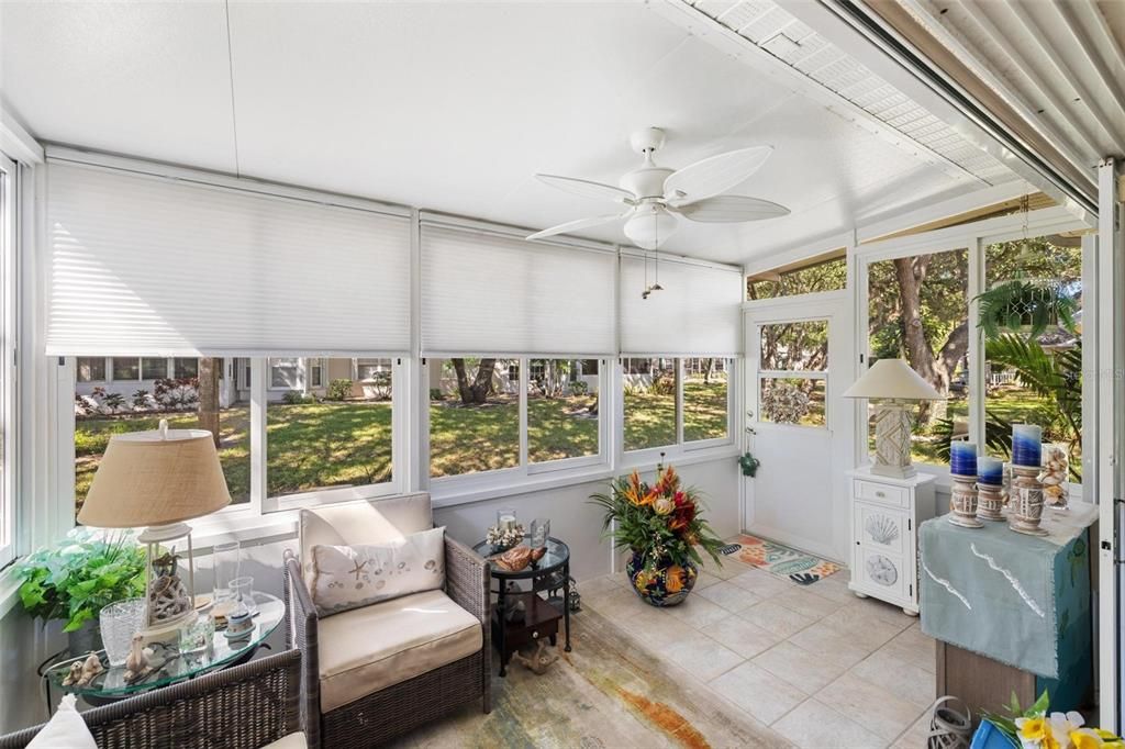 Под контрактом: $268,000 (2 спален, 2 ванн, 1364 Квадратных фут)