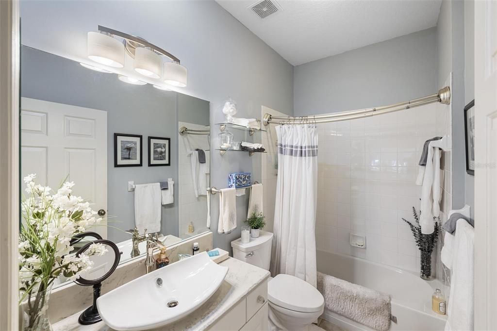 Под контрактом: $268,000 (2 спален, 2 ванн, 1364 Квадратных фут)