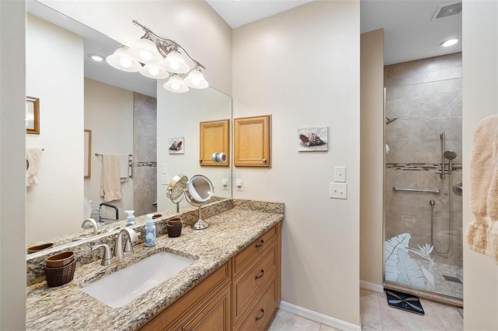 Под контрактом: $268,000 (2 спален, 2 ванн, 1364 Квадратных фут)