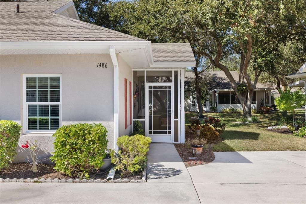 Под контрактом: $268,000 (2 спален, 2 ванн, 1364 Квадратных фут)