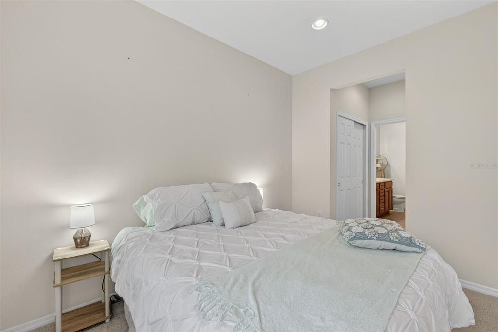 На продажу: $294,900 (2 спален, 2 ванн, 1363 Квадратных фут)