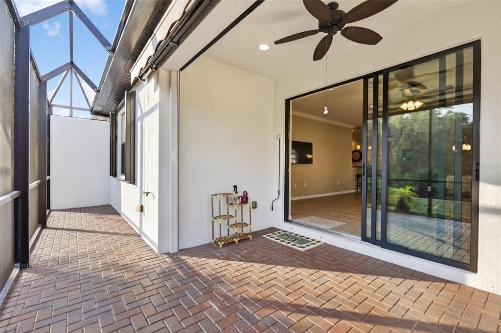 На продажу: $294,900 (2 спален, 2 ванн, 1363 Квадратных фут)