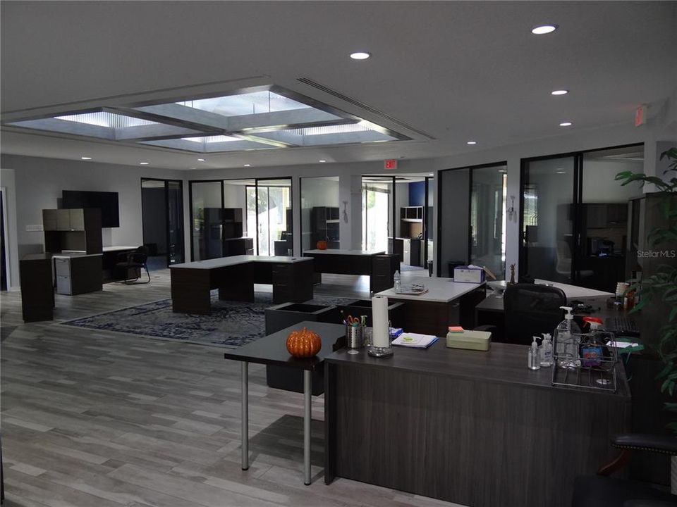 合同活跃: $750,000 (0 贝兹, 0 浴室, 3571 平方英尺)