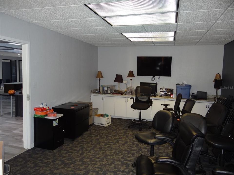 合同活跃: $750,000 (0 贝兹, 0 浴室, 3571 平方英尺)