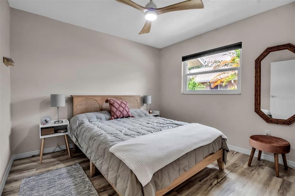 For Sale: $275,000 (2 beds, 2 baths, 936 Square Feet)