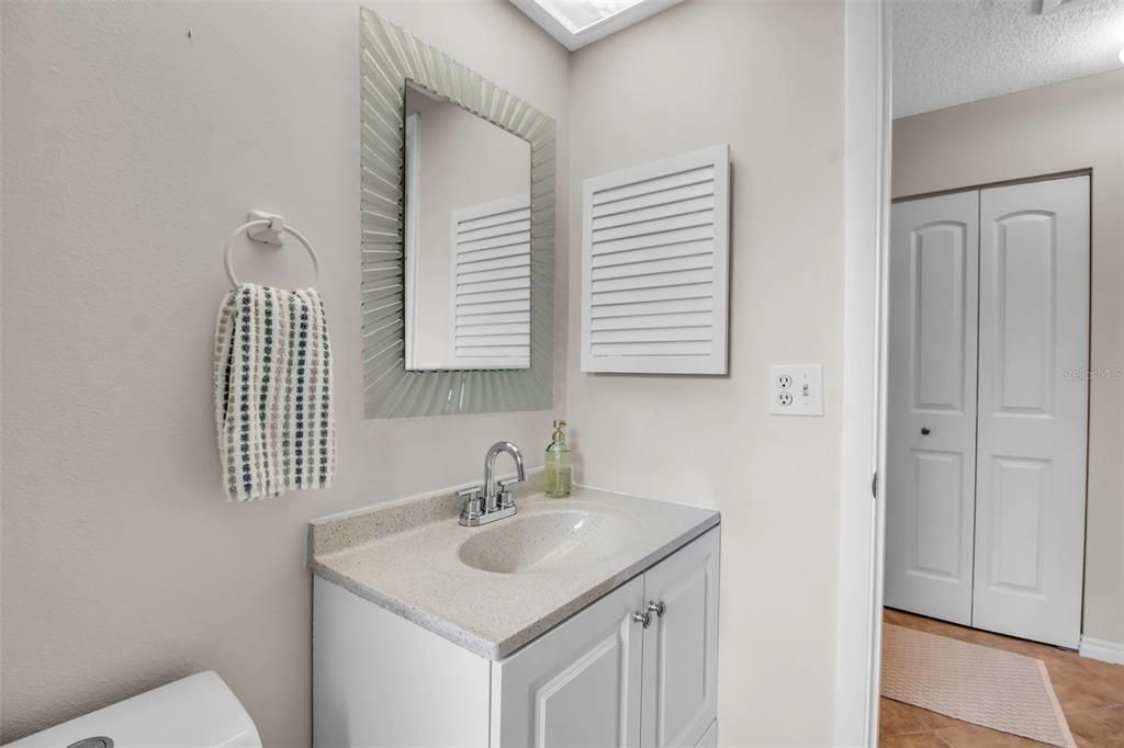 For Sale: $275,000 (2 beds, 2 baths, 936 Square Feet)