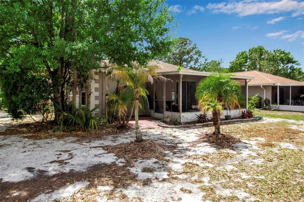 For Sale: $275,000 (2 beds, 2 baths, 936 Square Feet)