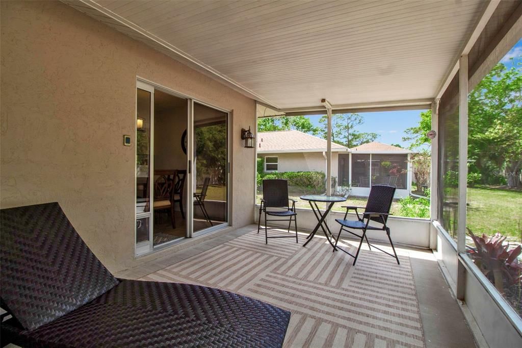 For Sale: $275,000 (2 beds, 2 baths, 936 Square Feet)