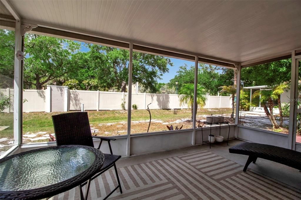 For Sale: $275,000 (2 beds, 2 baths, 936 Square Feet)