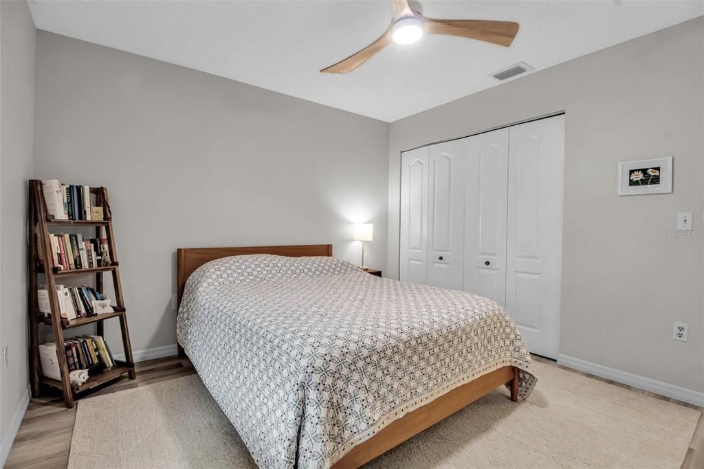 For Sale: $275,000 (2 beds, 2 baths, 936 Square Feet)