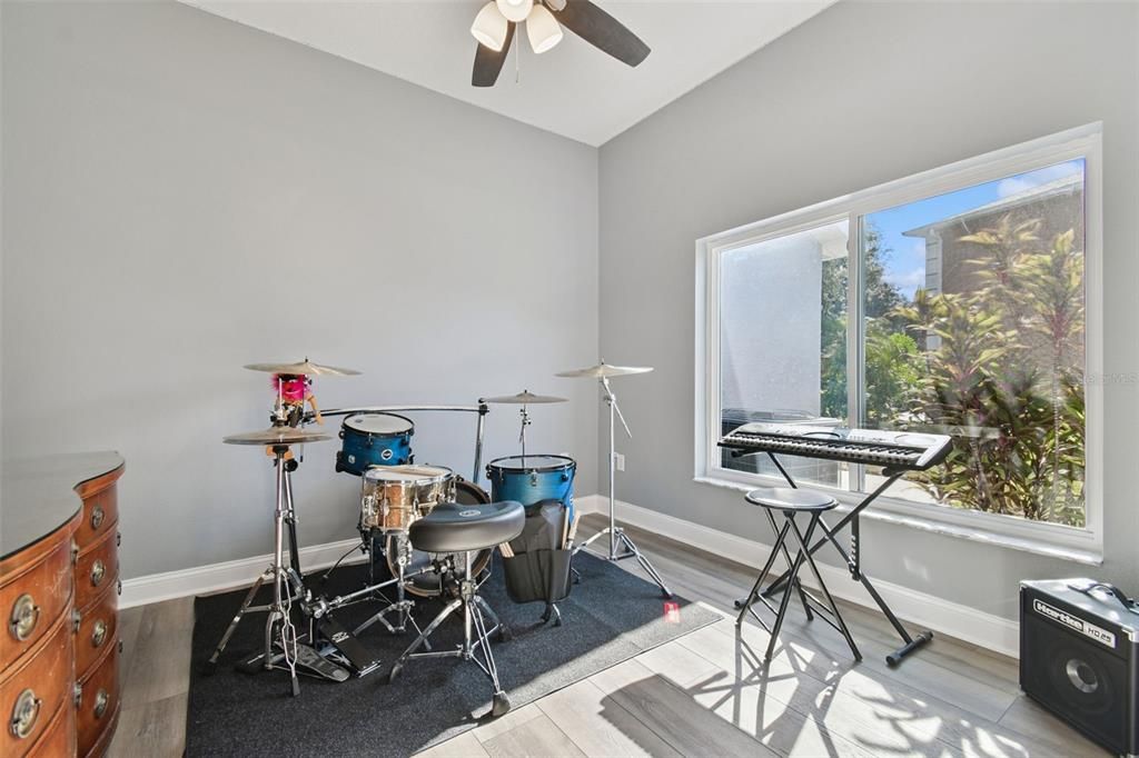 For Sale: $799,900 (5 beds, 3 baths, 2873 Square Feet)