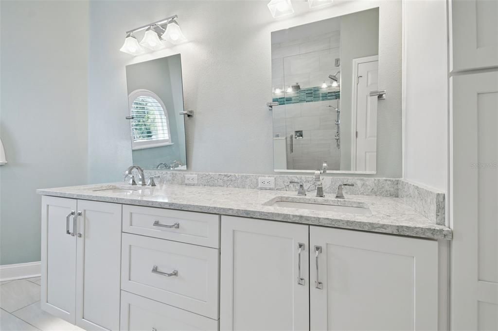 For Sale: $799,900 (5 beds, 3 baths, 2873 Square Feet)