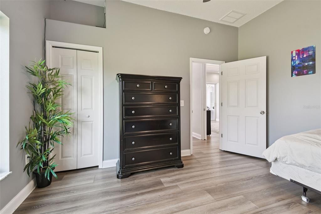 For Sale: $799,900 (5 beds, 3 baths, 2873 Square Feet)