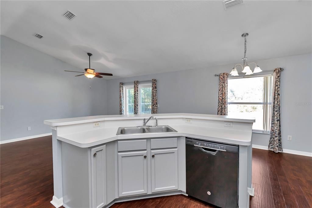 For Sale: $235,000 (3 beds, 2 baths, 1383 Square Feet)