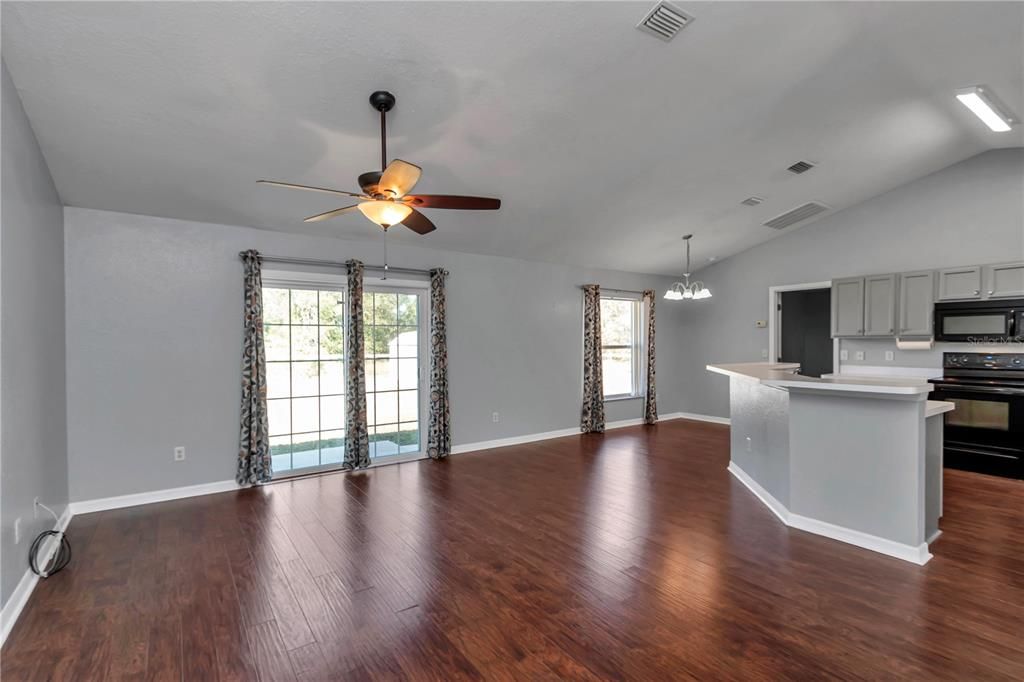 For Sale: $235,000 (3 beds, 2 baths, 1383 Square Feet)