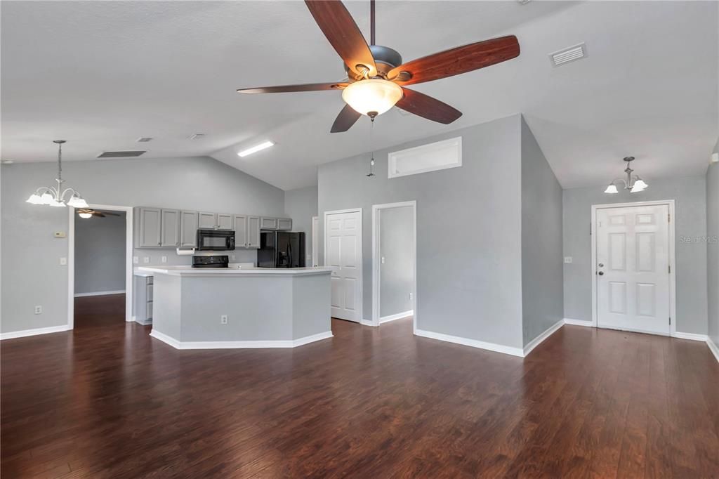 For Sale: $235,000 (3 beds, 2 baths, 1383 Square Feet)