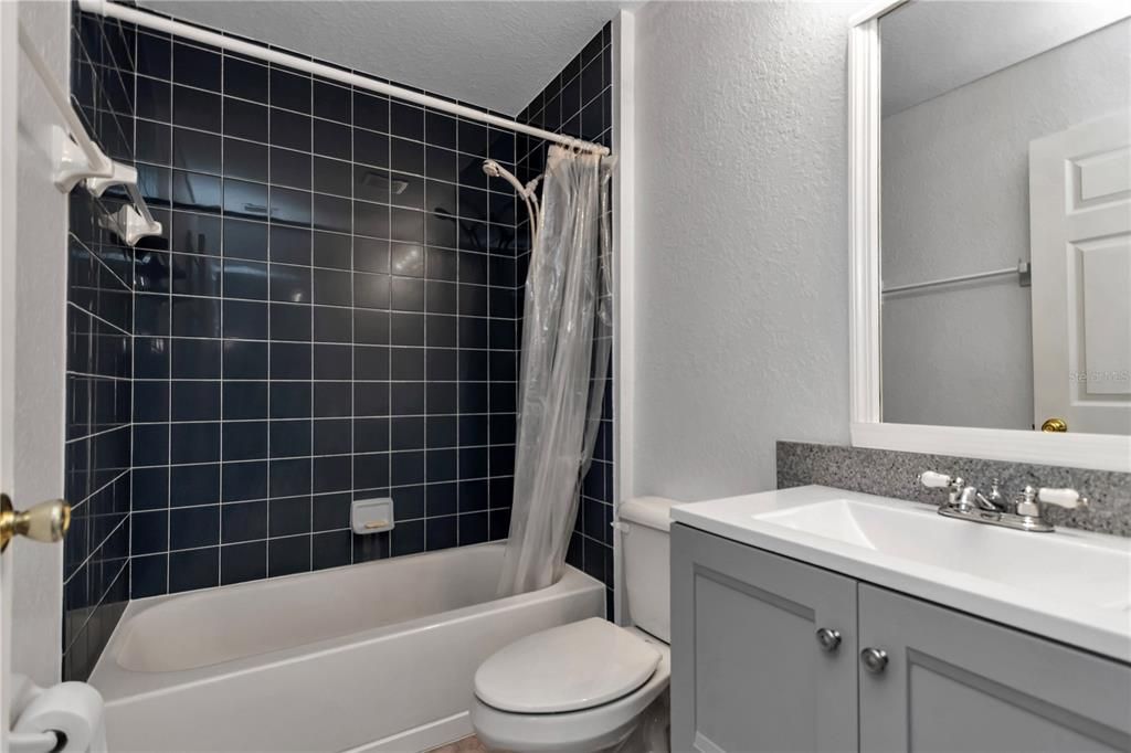 For Sale: $235,000 (3 beds, 2 baths, 1383 Square Feet)