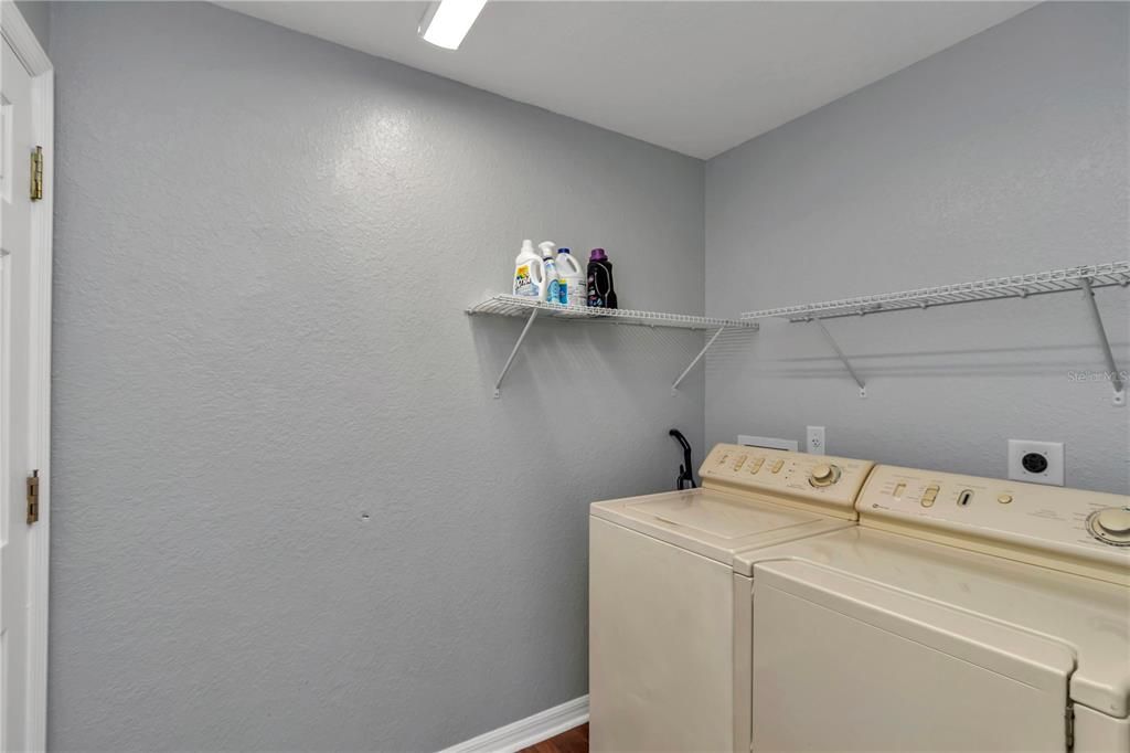 For Sale: $235,000 (3 beds, 2 baths, 1383 Square Feet)