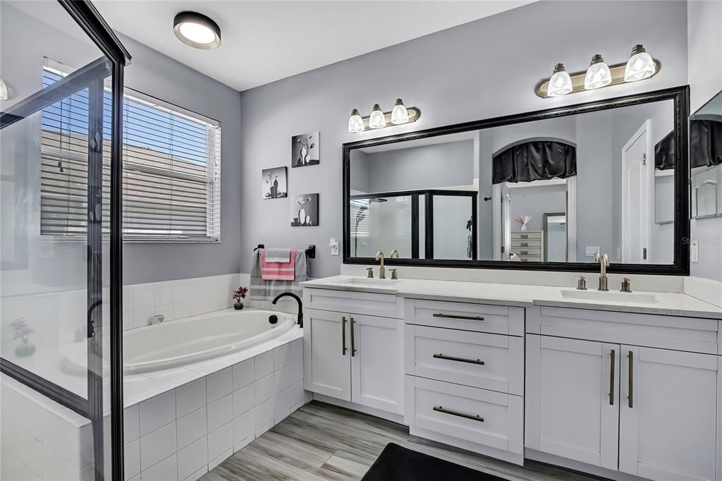 En Venta: $449,000 (4 camas, 3 baños, 2166 Pies cuadrados)