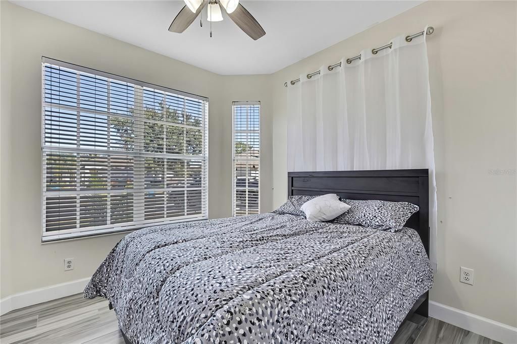 En Venta: $449,000 (4 camas, 3 baños, 2166 Pies cuadrados)